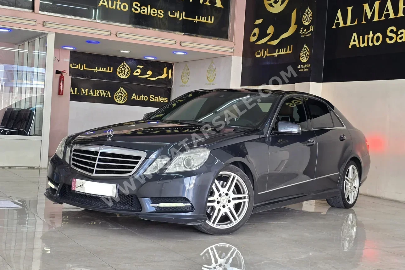 Mercedes-Benz E-Class 300 2013 Automatic 143,000 Km 6 Cylinder Rear Wheel Drive (RWD) Sedan Blue