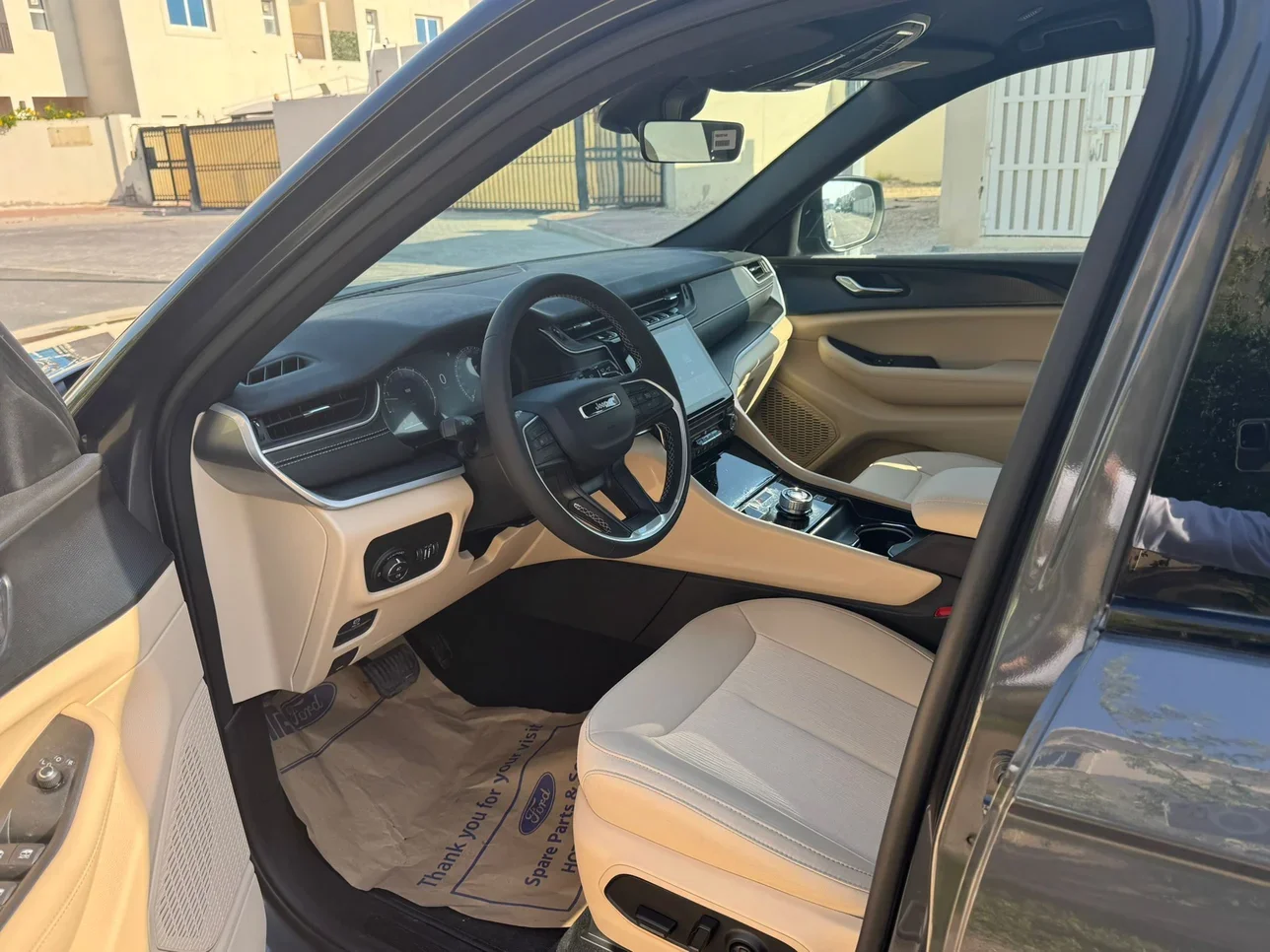 جييب  جراند شيروكي  لاريدو  2025  اوتوماتيك  0 كم  6 سلندر  دفع رباعي  اس يو في  رمادي  تحت الضمان