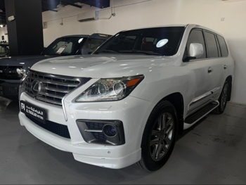 Lexus  LX  570  2013  Automatic  380,000 Km  8 Cylinder  Four Wheel Drive (4WD)  SUV  White