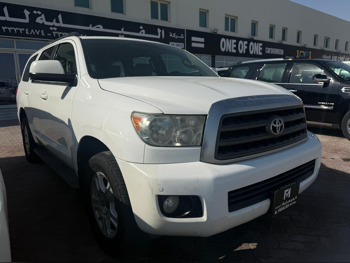 Toyota  Sequoia  SR5  2015  Automatic  273,000 Km  8 Cylinder  Four Wheel Drive (4WD)  SUV  White