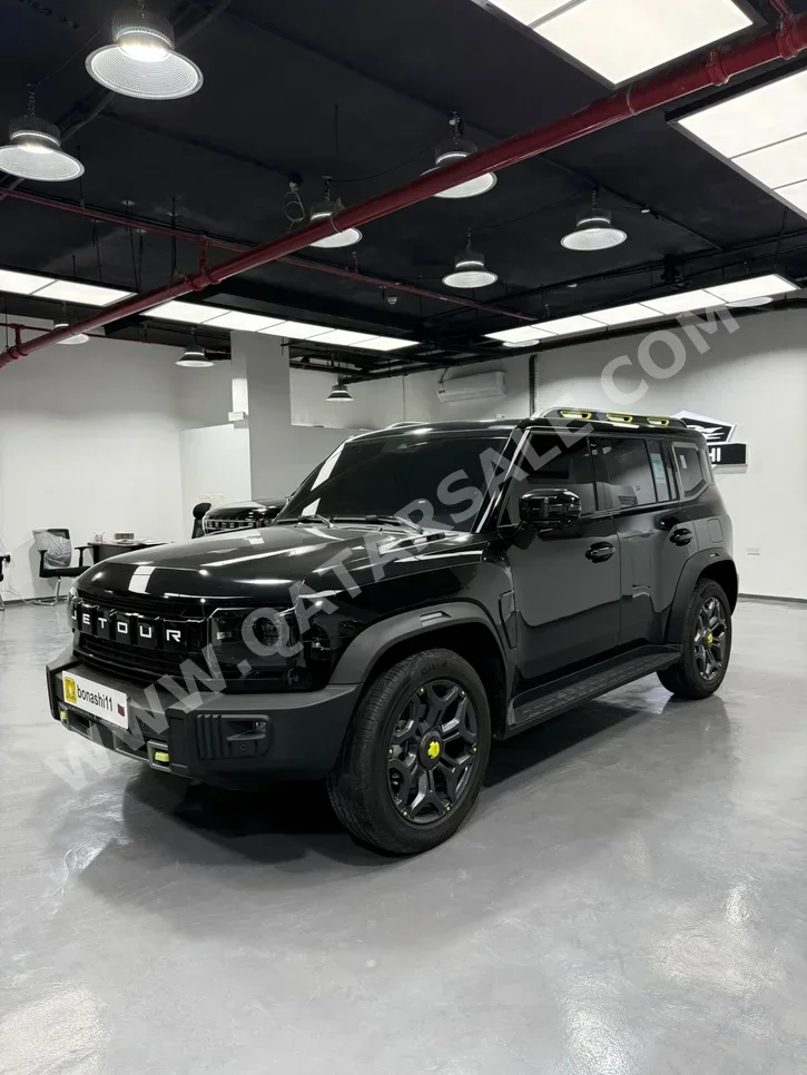 Jetour T2 Luxury 2025 Automatic 18,000 Km 4 Cylinder Four Wheel Drive (4WD) SUV Black With Warranty