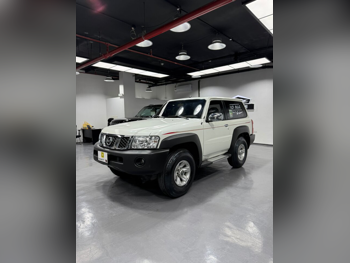 نيسان  باترول  جي ال  2022  عادي  225,000 كم  6 سلندر  دفع رباعي  اس يو في  أبيض