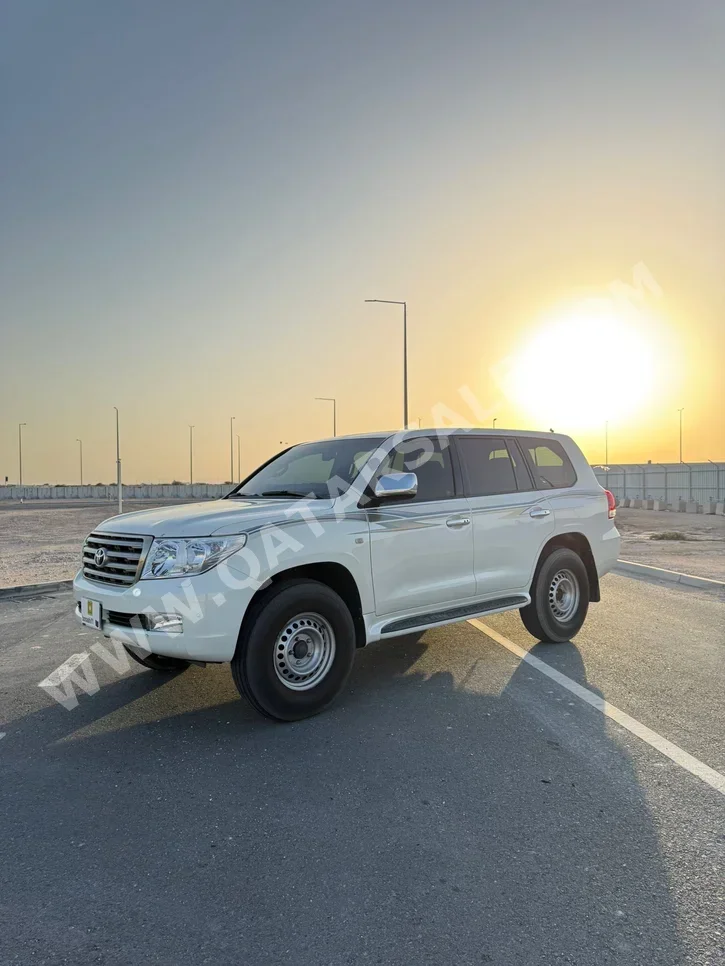 Toyota  Land Cruiser  VXR  2009  Automatic  406,000 Km  8 Cylinder  Four Wheel Drive (4WD)  SUV  White