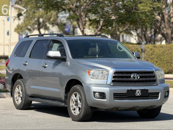 Toyota  Sequoia  2013  Automatic  308,000 Km  8 Cylinder  Four Wheel Drive (4WD)  SUV  Silver