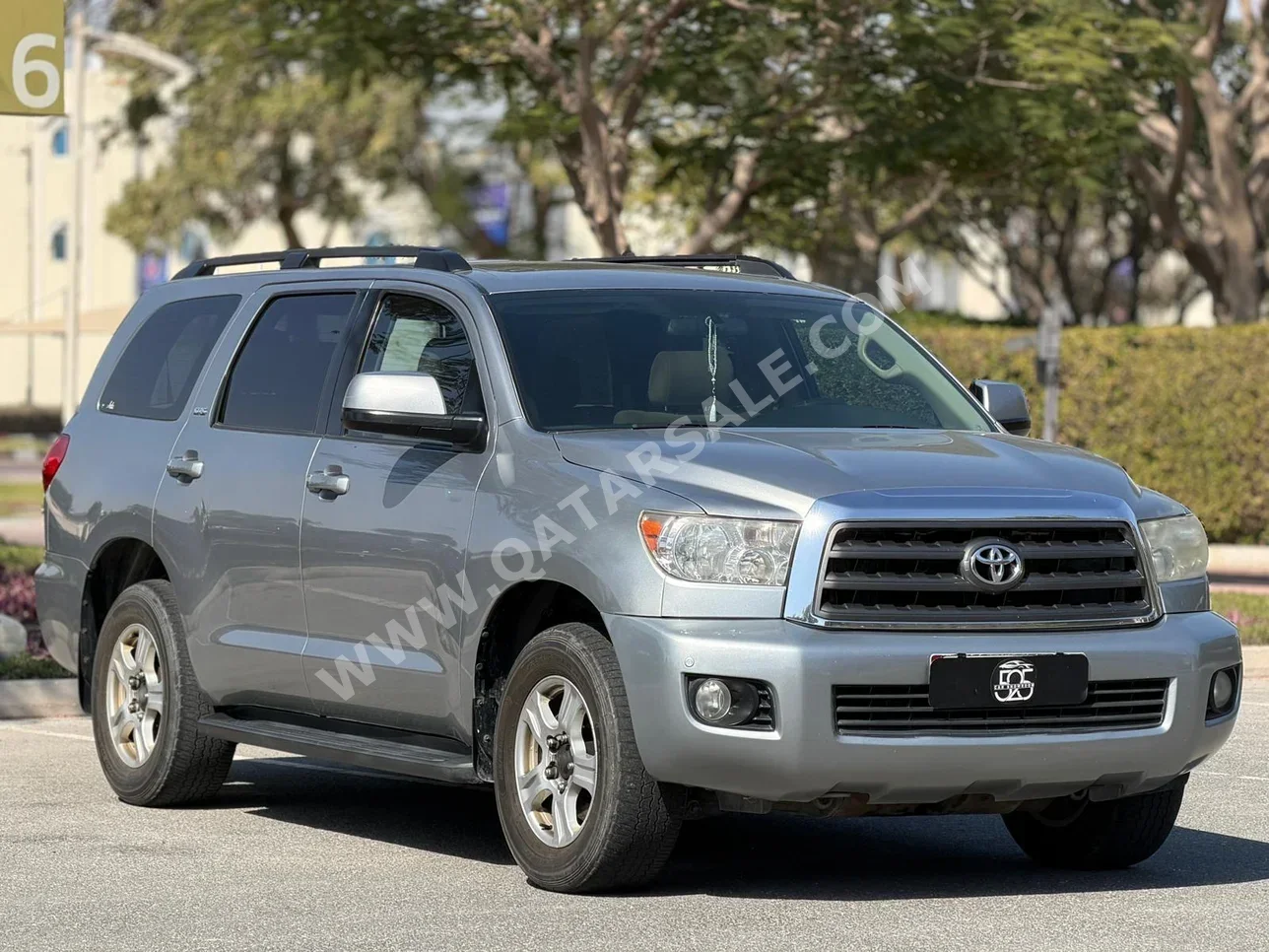 تويوتا  سكويا  2013  اوتوماتيك  308,000 كم  8 سلندر  دفع رباعي  اس يو في  فضي