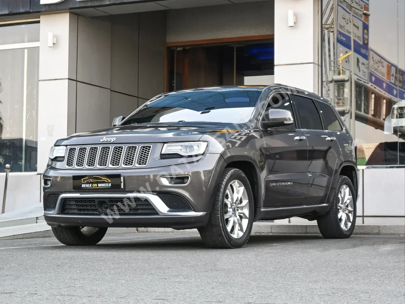 Jeep Grand Cherokee Summit 2016 Automatic 190,000 Km 8 Cylinder Four Wheel Drive (4WD) SUV Gray
