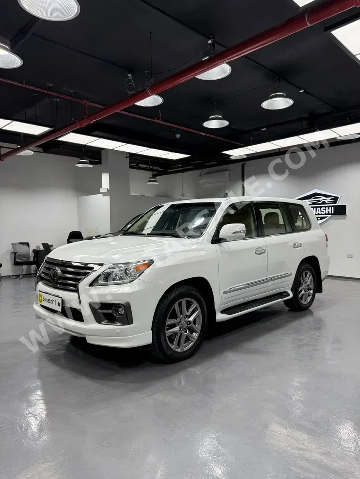 Lexus  LX  570 S  2014  Automatic  199,000 Km  8 Cylinder  Four Wheel Drive (4WD)  SUV  White
