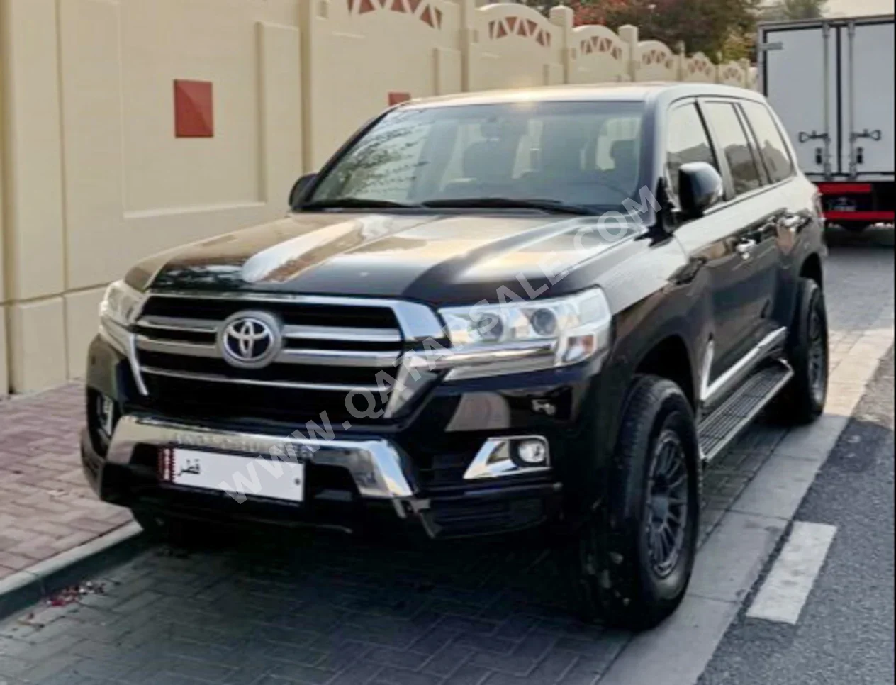 Toyota  Land Cruiser  GXR  2019  Automatic  136,000 Km  8 Cylinder  Four Wheel Drive (4WD)  SUV  Black