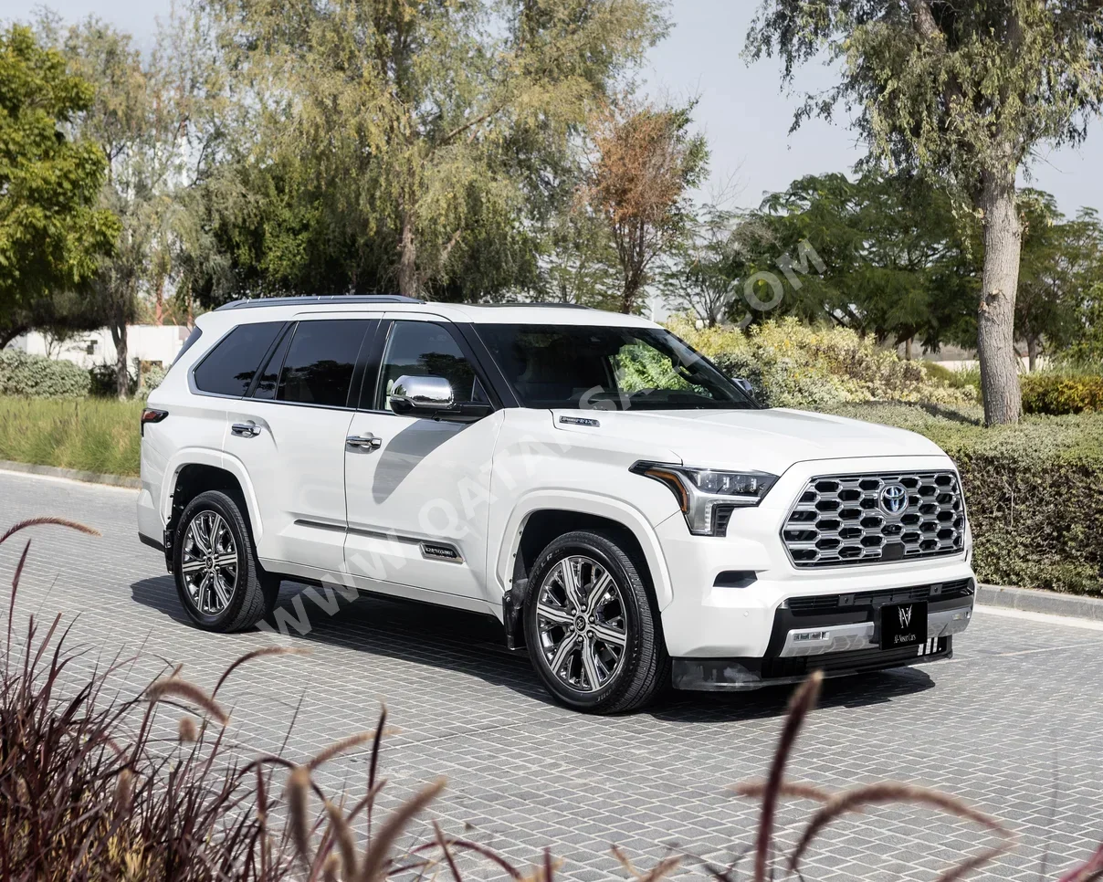 تويوتا سكويا كابستون 2024 اوتوماتيك 24,000 كم 6 سلندر دفع رباعي اس يو في أبيض تحت الضمان