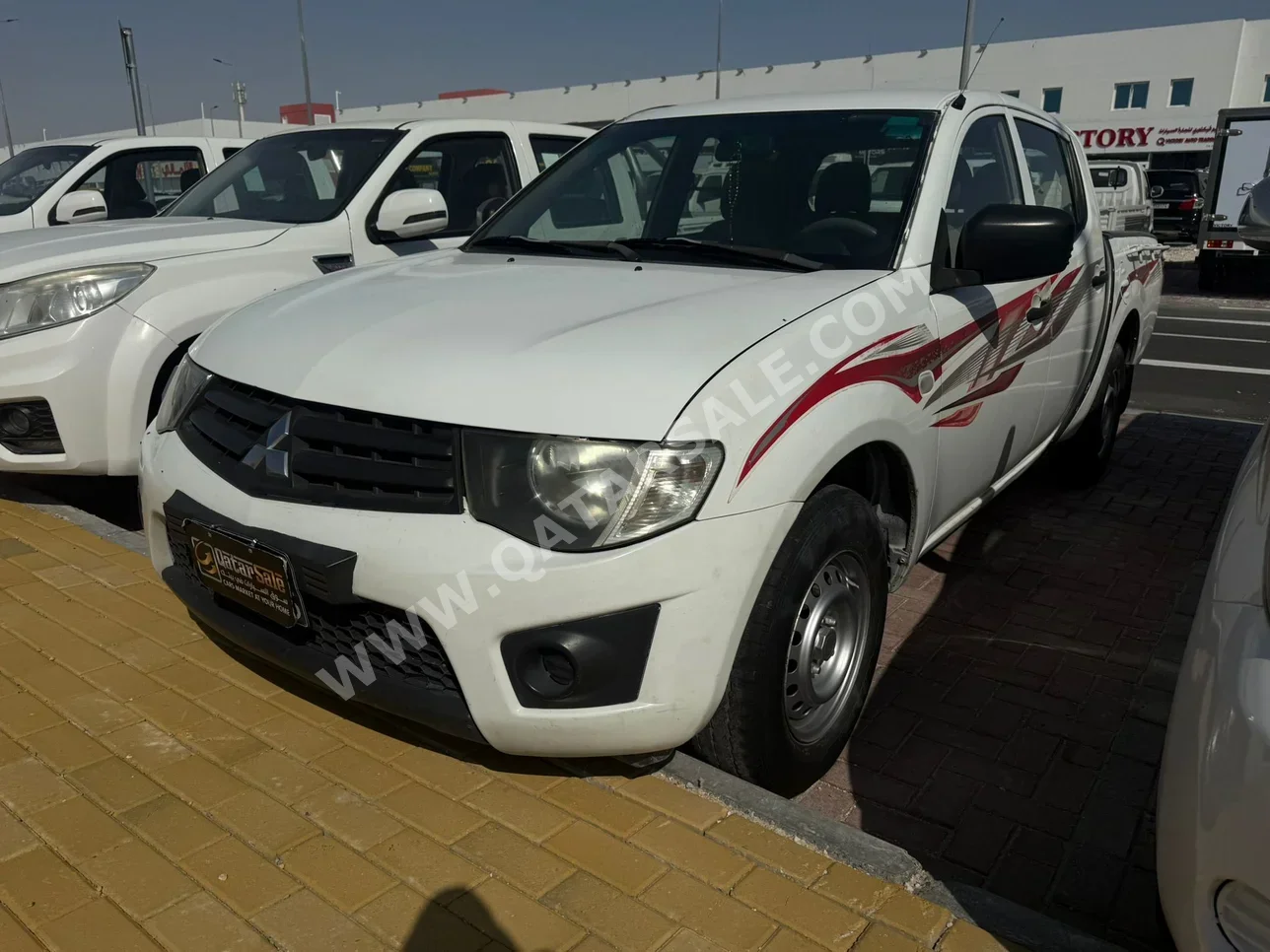 Mitsubishi  L 200  2014  Manual  450,000 Km  4 Cylinder  Rear Wheel Drive (RWD)  Pick Up  White