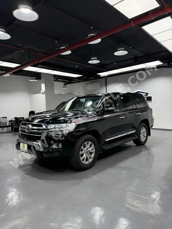 Toyota  Land Cruiser  GXR  2020  Automatic  107,000 Km  8 Cylinder  Four Wheel Drive (4WD)  SUV  Black