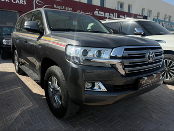 Toyota  Land Cruiser  GXR  2016  Automatic  158,000 Km  6 Cylinder  Four Wheel Drive (4WD)  SUV  Gray