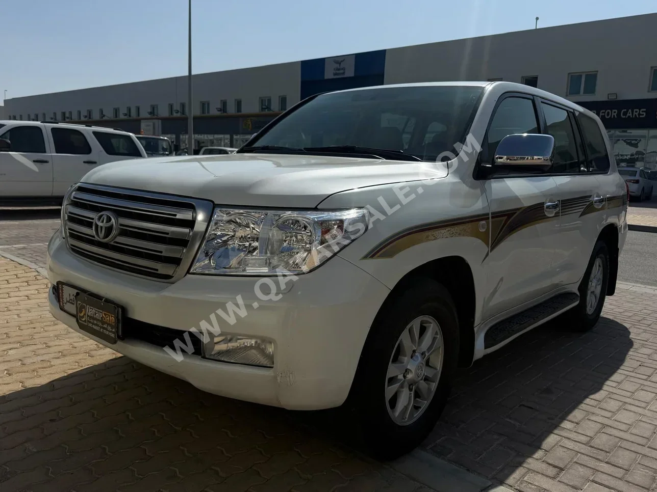 تويوتا  لاند كروزر  جي اكس ار  2010  اوتوماتيك  388,000 كم  6 سلندر  دفع رباعي  اس يو في  أبيض