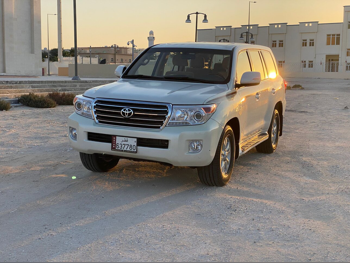 تويوتا  لاند كروزر  جي اكس  2015  اوتوماتيك  245,000 كم  6 سلندر  دفع رباعي  اس يو في  أبيض
