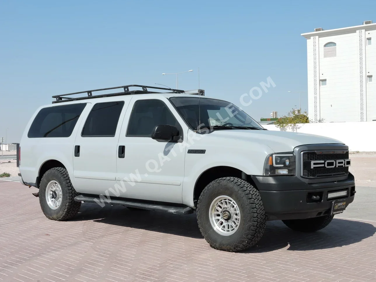 فورد اكسكرجين 2005 اوتوماتيك 140,000 كم 10 سلندر دفع رباعي اس يو في رمادي