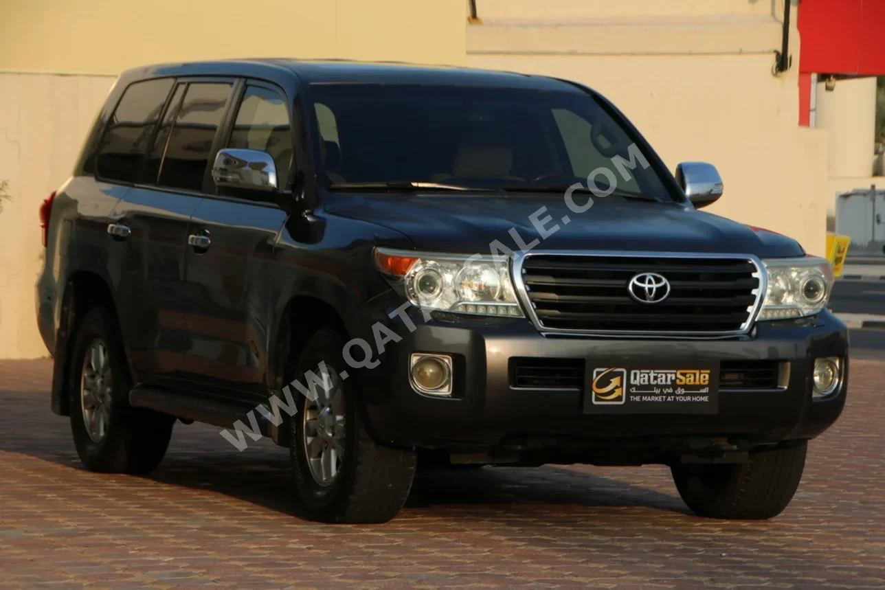 Toyota  Land Cruiser  GXR  2012  Automatic  330,000 Km  8 Cylinder  Four Wheel Drive (4WD)  SUV  Gray