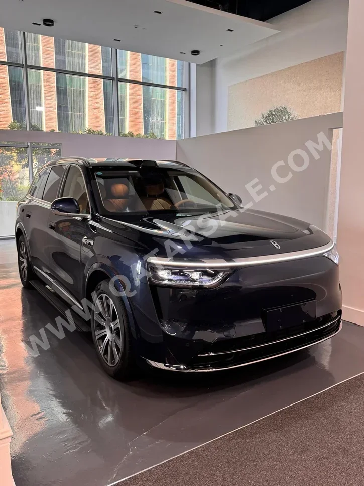 أيتو ام 8 2025 اوتوماتيك 450 كم 4 سلندر دفع كلي مستمر اس يو في أزرق غامق