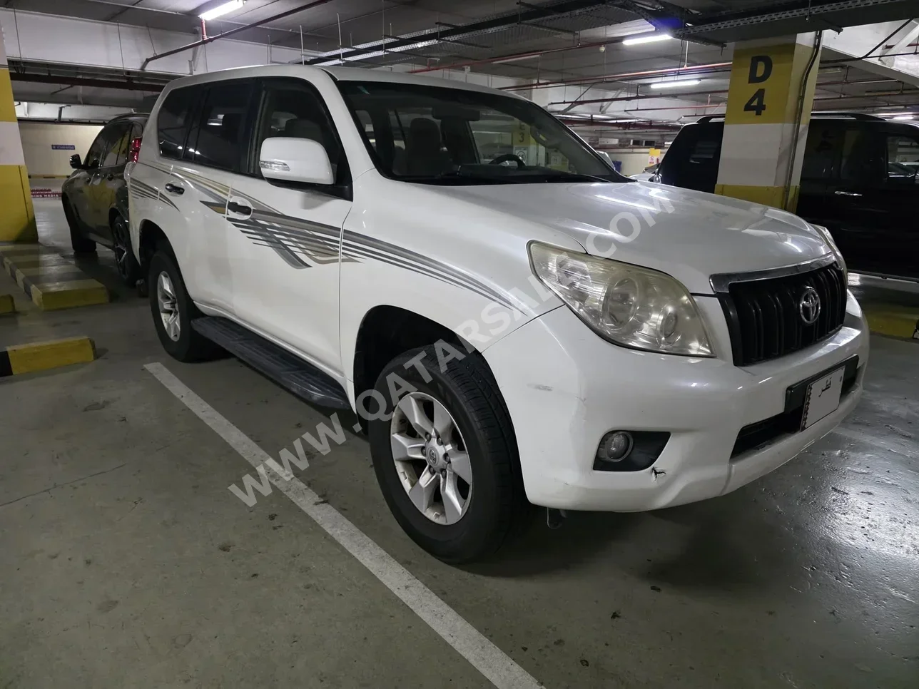 تويوتا برادو 2010 اوتوماتيك 261,000 كم 4 سلندر دفع رباعي اس يو في أبيض