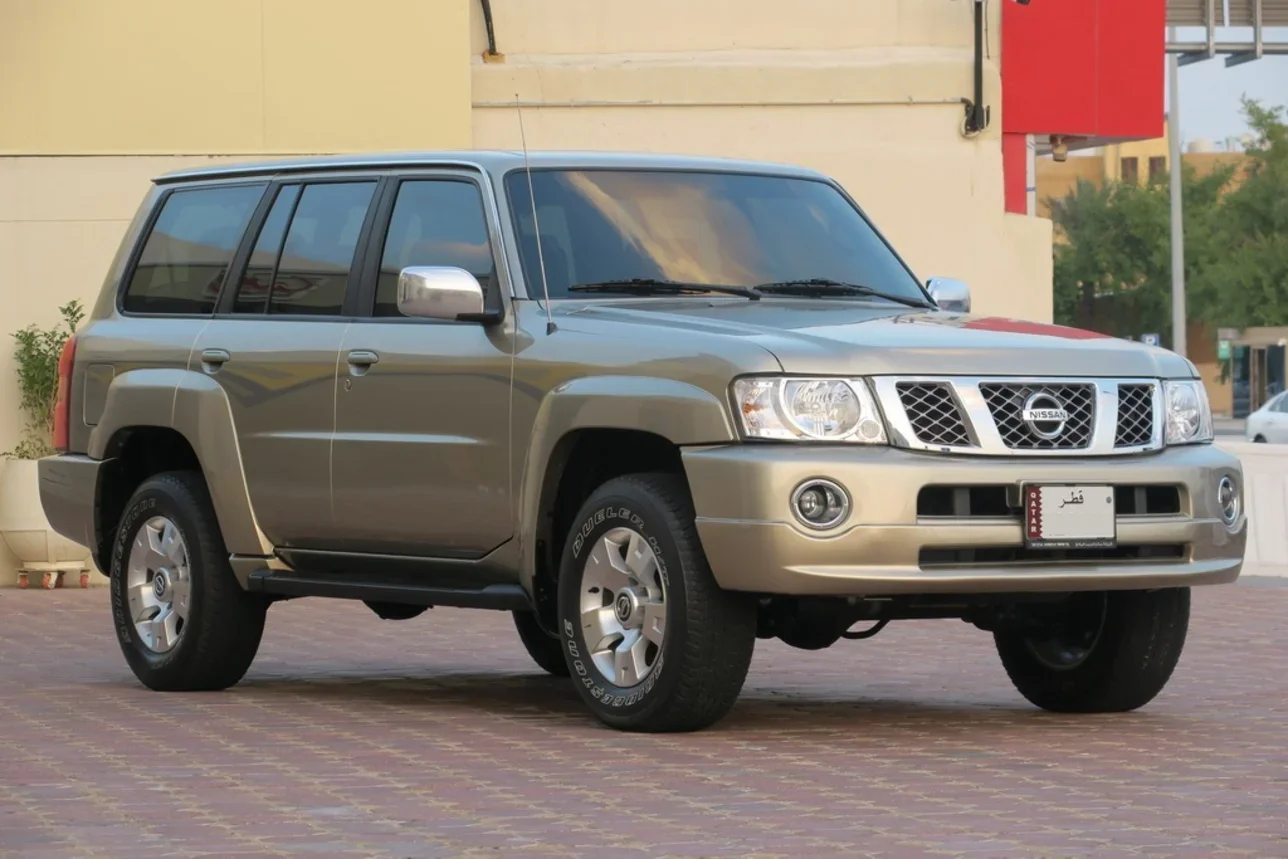 نيسان  باترول  سوبر سفاري  2006  عادي  125,000 كم  6 سلندر  دفع رباعي  اس يو في  ذهبي
