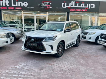 Lexus  LX  570  2016  Automatic  220,000 Km  8 Cylinder  Four Wheel Drive (4WD)  SUV  White