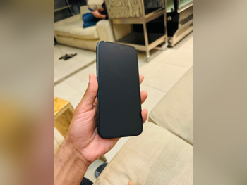 هواتف نقالة ابل  - ايفون 16  - برو ماكس  - تيتانيوم أسود  - 256 جيجابايت  - تحت الضمان