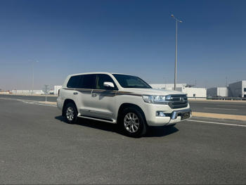 تويوتا  لاند كروزر  جي اكس ار  2016  اوتوماتيك  227,000 كم  8 سلندر  دفع رباعي  اس يو في  أبيض