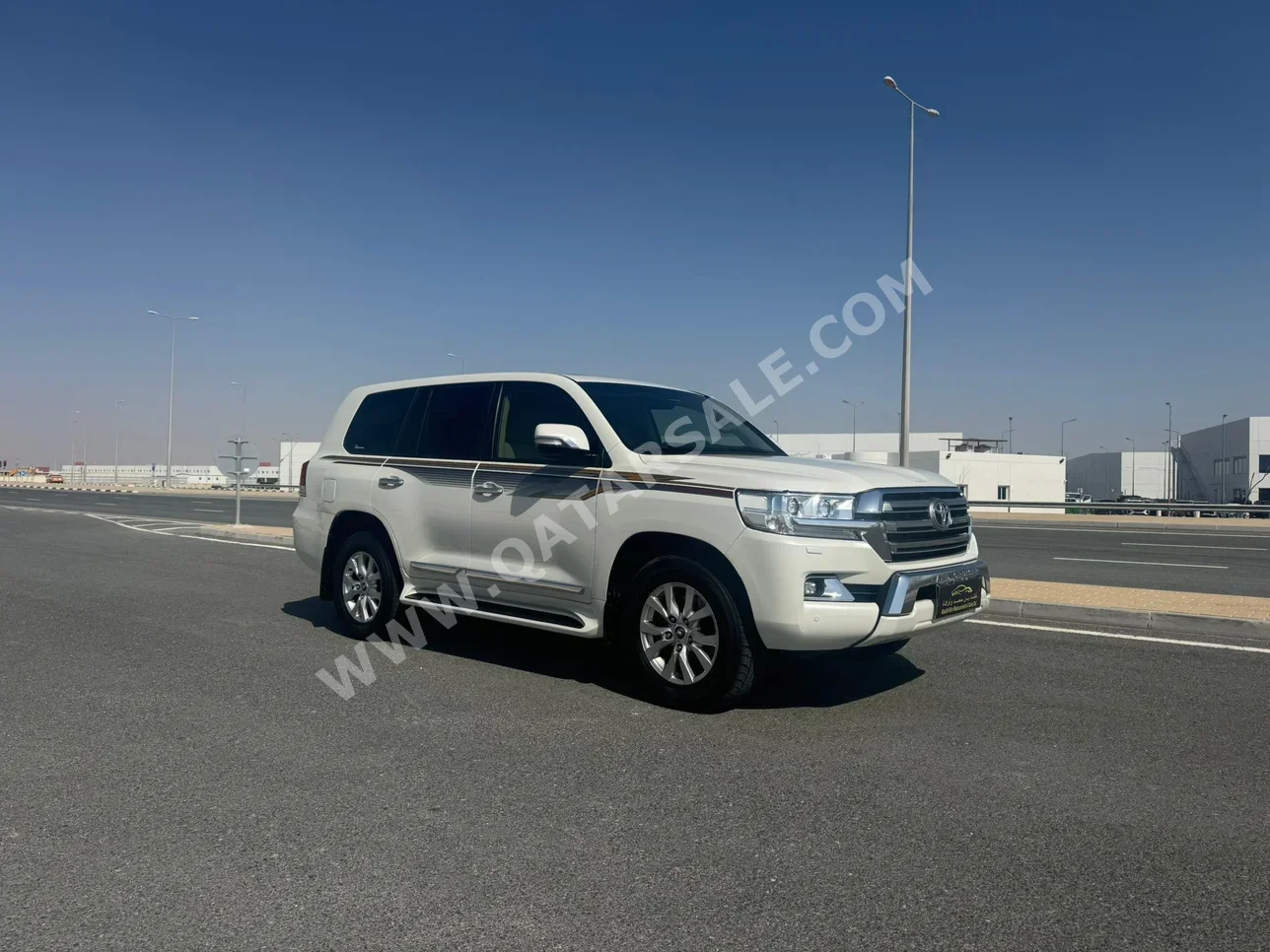 تويوتا  لاند كروزر  جي اكس ار  2016  اوتوماتيك  227,000 كم  8 سلندر  دفع رباعي  اس يو في  أبيض