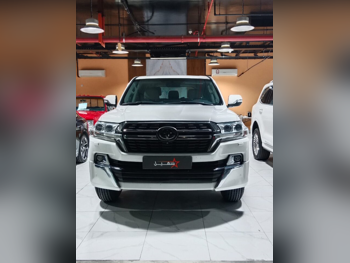 تويوتا  لاند كروزر  في اكس ار  2021  اوتوماتيك  117,000 كم  8 سلندر  دفع رباعي  اس يو في  أبيض