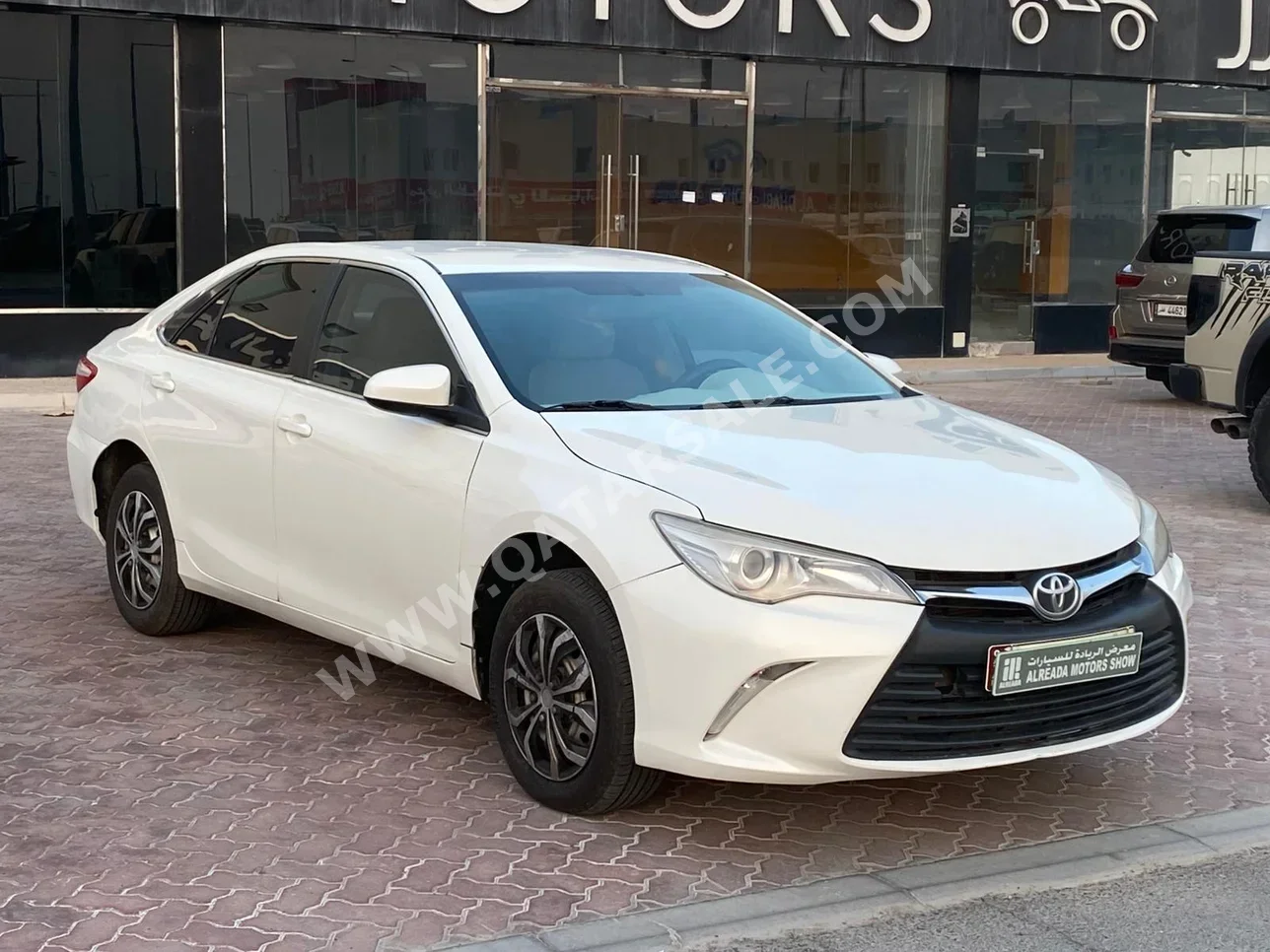 تويوتا كامري جي ال 2016 اوتوماتيك 391,000 كم 4 سلندر سحب امامي سيدان أبيض