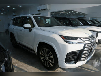 لكزس  ال اكس  600 لكجري  2025  اوتوماتيك  15,000 كم  6 سلندر  دفع رباعي  اس يو في  أبيض  تحت الضمان