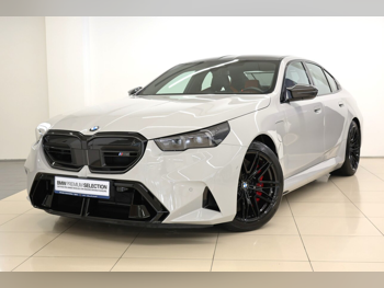 بي ام دبليو  الفئة - ام  5  2025  اوتوماتيك  16,200 كم  8 سلندر  دفع رباعي  سيدان  رمادي  تحت الضمان