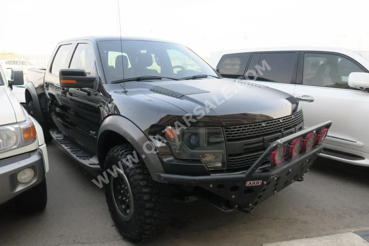 فورد رابتر 2014 اوتوماتيك 200,000 كم 8 سلندر دفع رباعي بيكب أسود