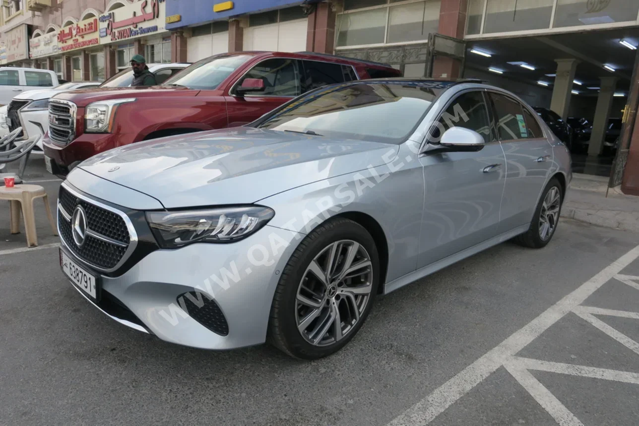 مرسيدس - بنز اي - كلاس 200 2025 اوتوماتيك 1,900 كم 4 سلندر دفع خلفي سيدان فضي تحت الضمان