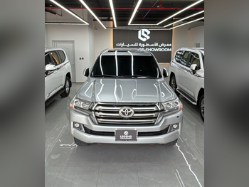 تويوتا  لاند كروزر  في اكس ار  2018  اوتوماتيك  203,000 كم  8 سلندر  دفع رباعي  اس يو في  فضي