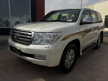 تويوتا  لاند كروزر  جي اكس ار  2010  اوتوماتيك  388,000 كم  6 سلندر  دفع رباعي  اس يو في  أبيض