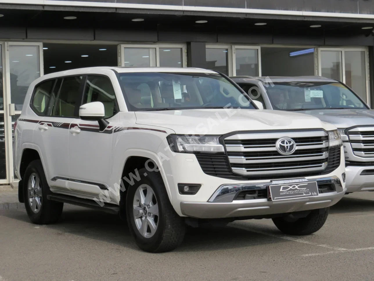 تويوتا  لاند كروزر  جي اكس ار  2025  اوتوماتيك  38,000 كم  6 سلندر  دفع رباعي  اس يو في  أبيض