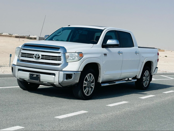 Toyota  Tundra  TRD  2014  Automatic  198,000 Km  8 Cylinder  Four Wheel Drive (4WD)  Pick Up  White