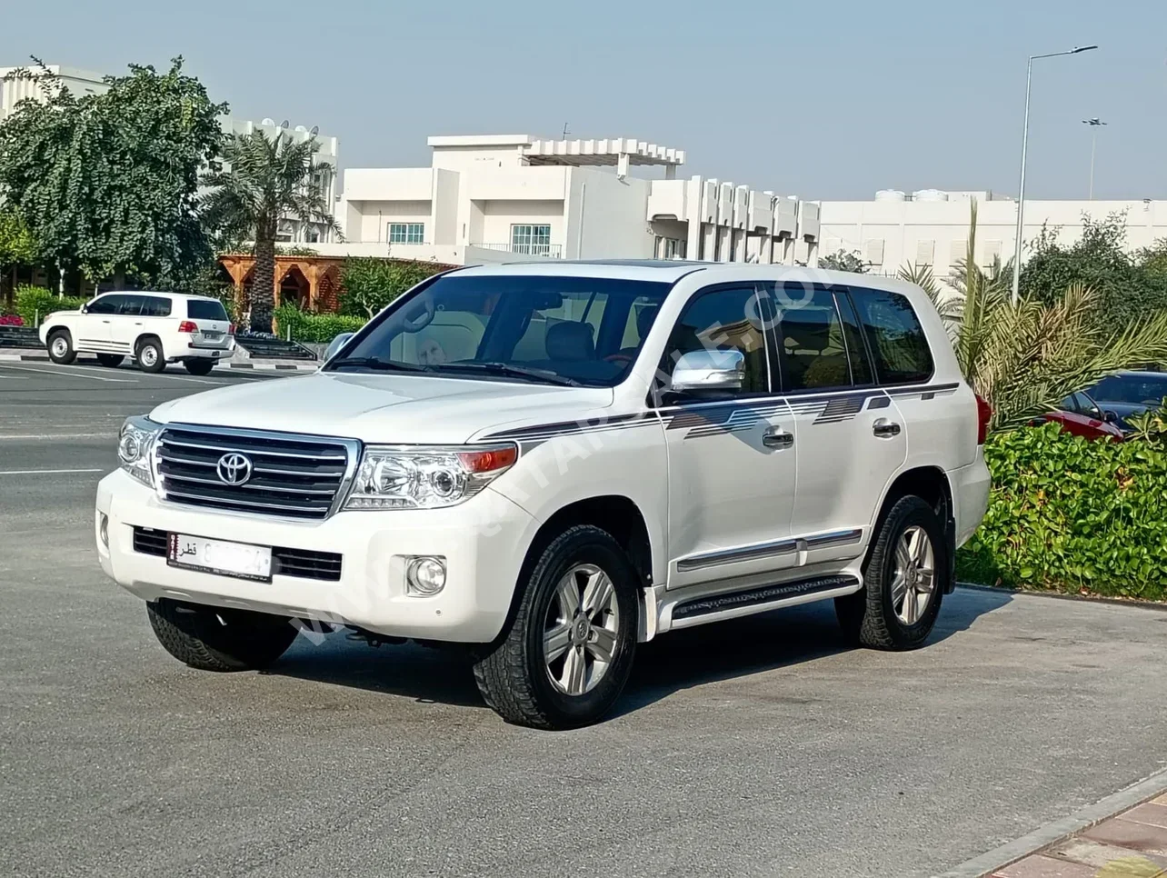 تويوتا لاند كروزر جي اكس ار 2014 اوتوماتيك 300,000 كم 6 سلندر دفع رباعي اس يو في أبيض