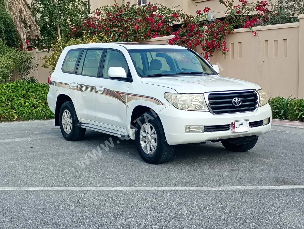 تويوتا  لاند كروزر  جي اكس ار  2008  اوتوماتيك  400,000 كم  8 سلندر  دفع رباعي  اس يو في  أوف وايت