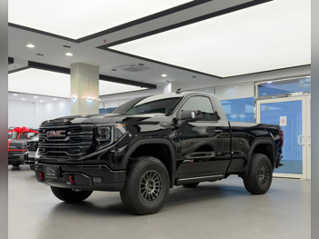 جي ام سي  سييرا  اي تي 4  2026  اوتوماتيك  800 كم  8 سلندر  دفع رباعي  بيكب  أسود  تحت الضمان