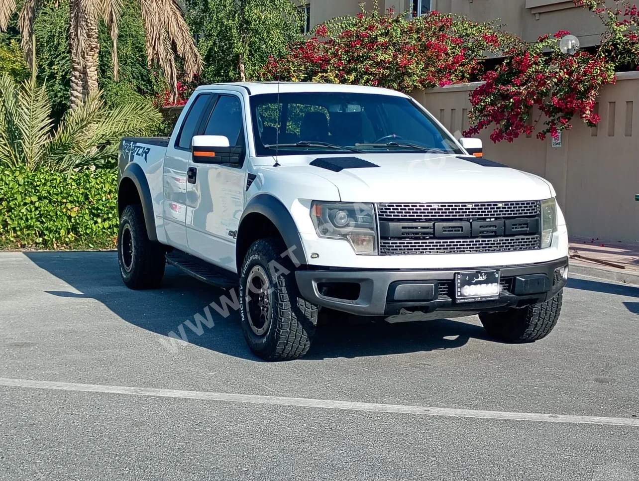 فورد رابتر أس في تي 2014 اوتوماتيك 95,000 كم 8 سلندر دفع رباعي بيكب أبيض