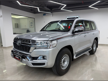 تويوتا  لاند كروزر  جي اكس ار  2020  اوتوماتيك  277,000 كم  8 سلندر  دفع رباعي  اس يو في  فضي