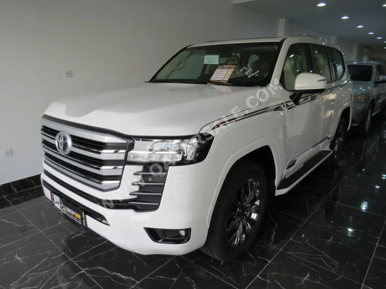 تويوتا  لاند كروزر  جي اكس ار  2026  اوتوماتيك  0 كم  6 سلندر  دفع رباعي  اس يو في  أبيض  تحت الضمان