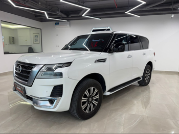 نيسان  باترول  أكس أي  2020  اوتوماتيك  206,000 كم  6 سلندر  دفع رباعي  اس يو في  أبيض