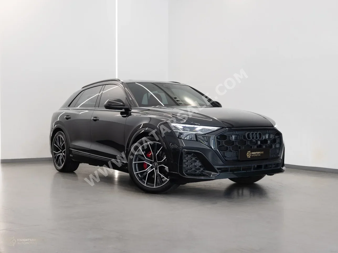 اودي كيو 8 2024 اوتوماتيك 40,000 كم 6 سلندر دفع رباعي اس يو في أسود تحت الضمان