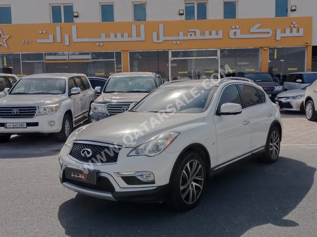 انفنيتي كيو اكس 50 2017 اوتوماتيك 156,000 كم 4 سلندر دفع كلي مستمر اس يو في أبيض