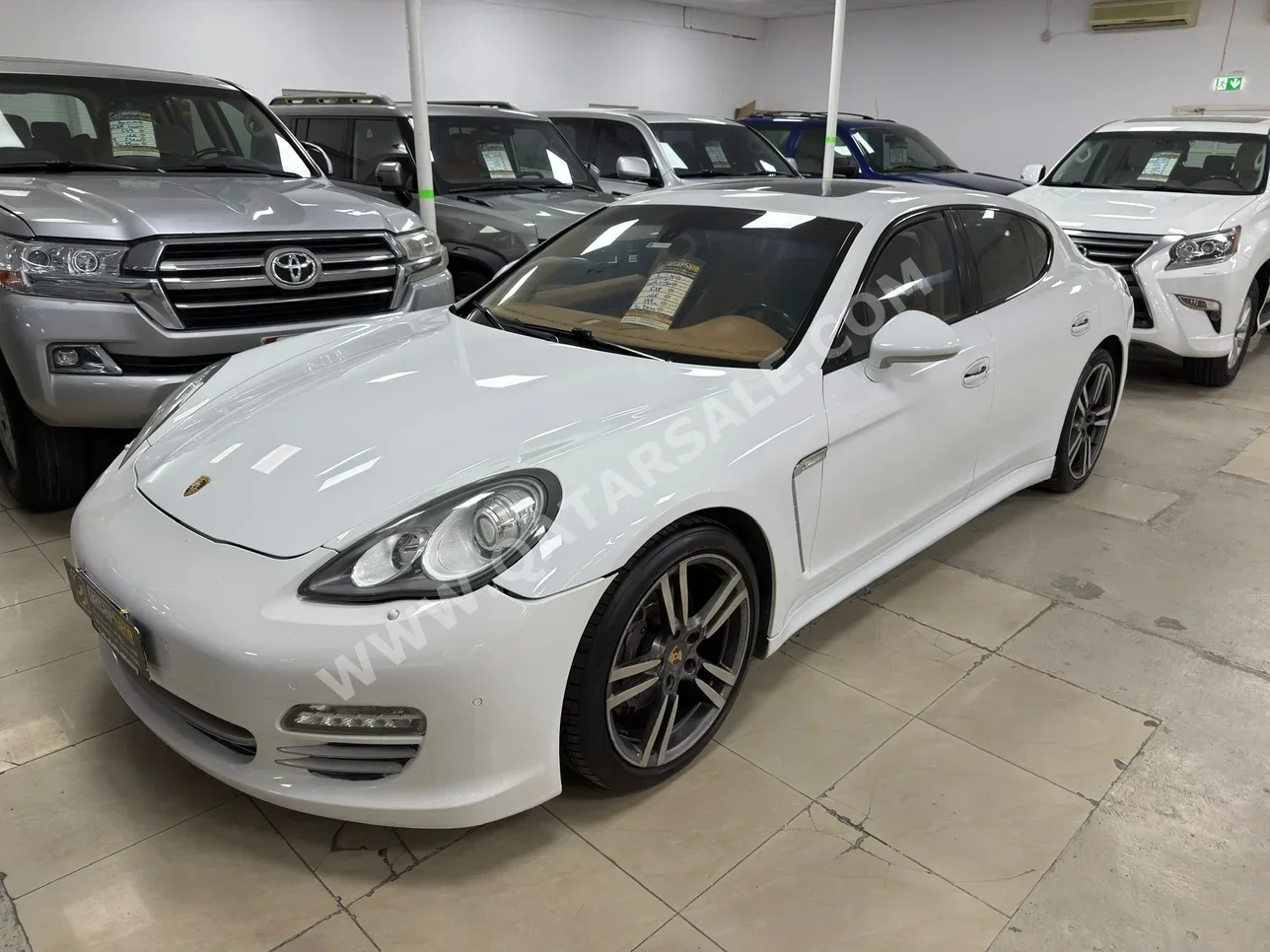 بورش  بانميرا  2013  اوتوماتيك  193,000 كم  6 سلندر  دفع رباعي  سيدان  أبيض