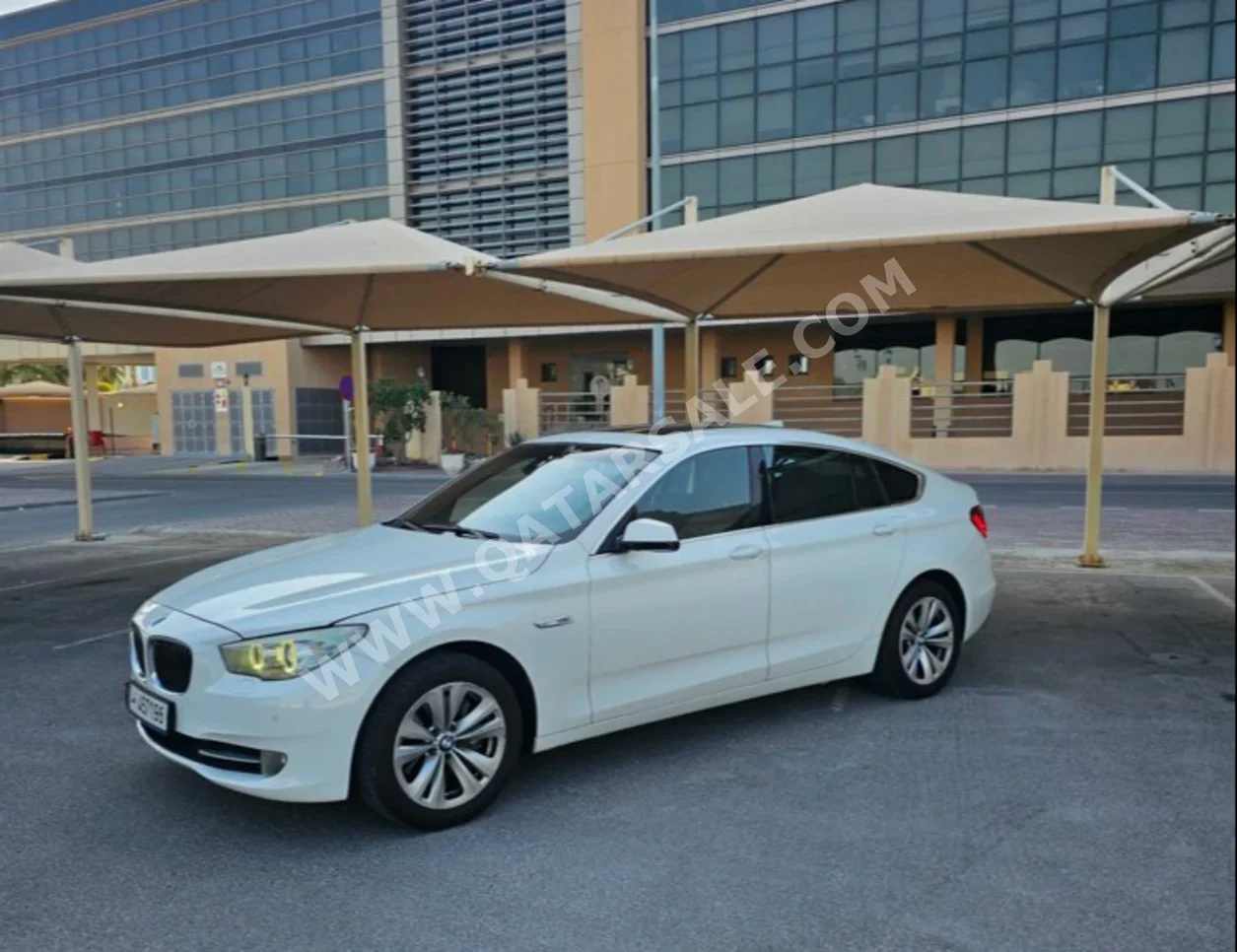 بي ام دبليو الفئة - الخامسة 550I جي تي 2012 اوتوماتيك 155,900 كم 6 سلندر دفع خلفي هاتشباك أبيض