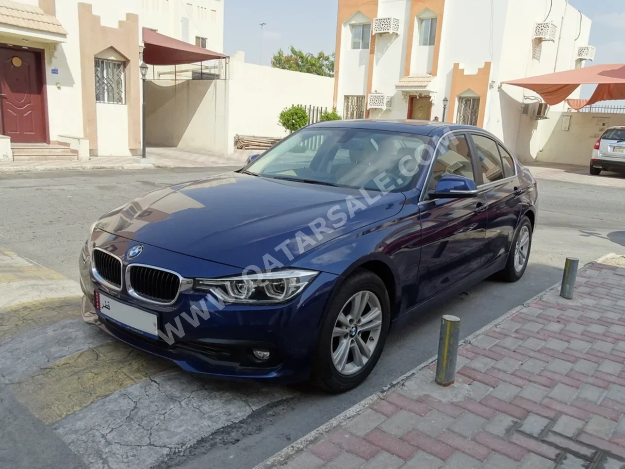 بي ام دبليو الفئة - الثالثة 320i 2016 اوتوماتيك 80,000 كم 4 سلندر دفع خلفي سيدان ازرق