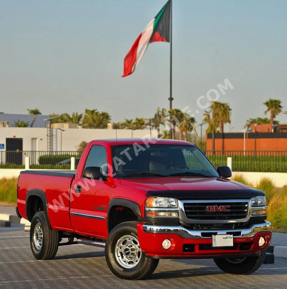 جي ام سي سييرا 2500 HD 2006 اوتوماتيك 55,000 كم 8 سلندر دفع رباعي بيكب أحمر